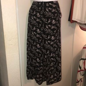 Black flower pattern flowy mid length skirt